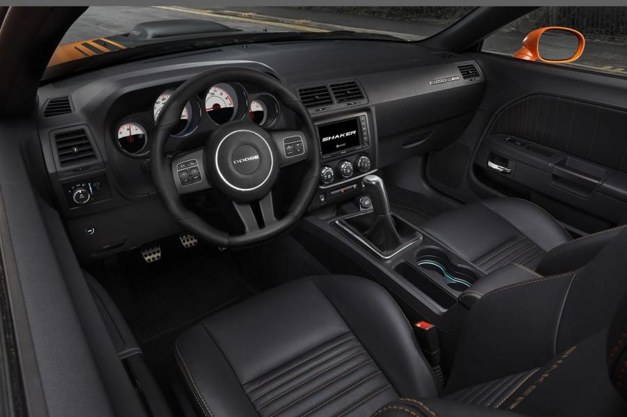  Dodge Challenger R/T Shaker 2014 года  (фото 18 из 18)